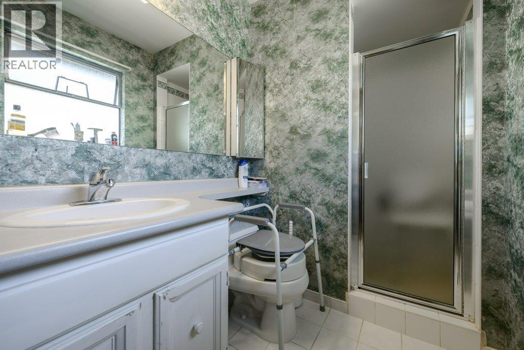 8194 Woodlake Court, Burnaby, British Columbia  V5A 3P4 - Photo 19 - R3048094