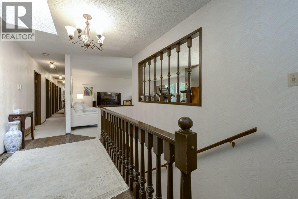 8194 Woodlake Court, Burnaby, British Columbia  V5A 3P4 - Photo 2 - R3048094