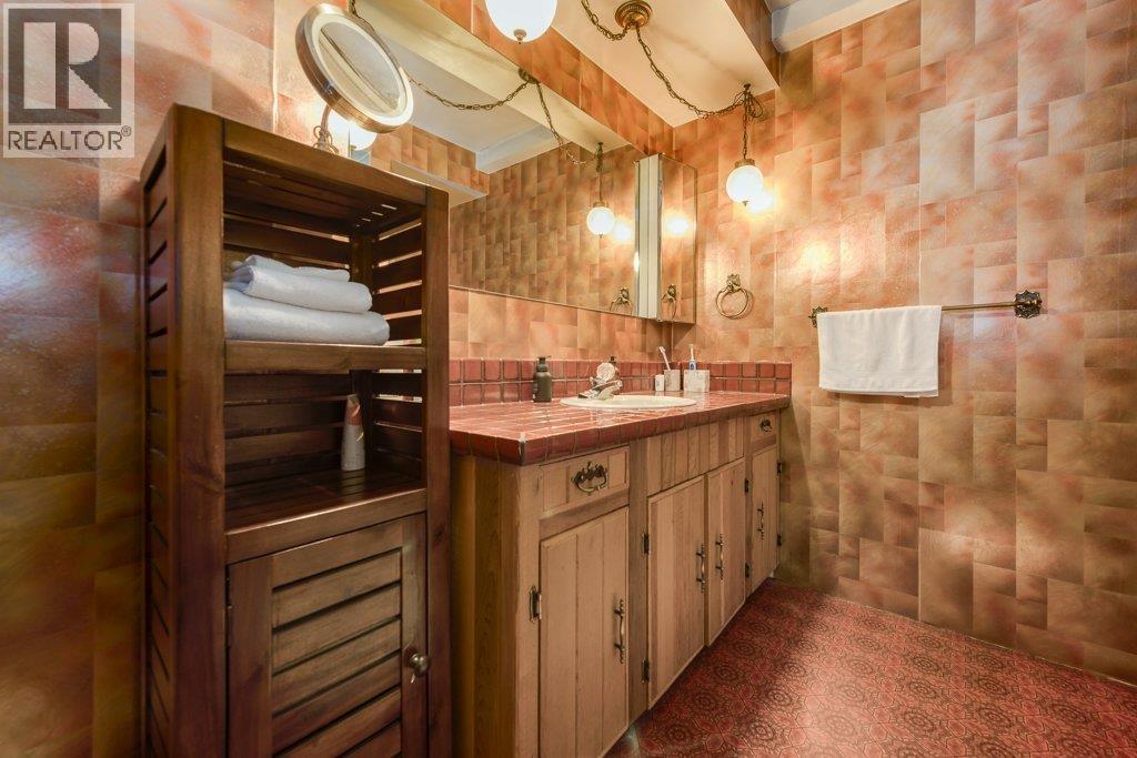 8194 Woodlake Court, Burnaby, British Columbia  V5A 3P4 - Photo 30 - R3048094