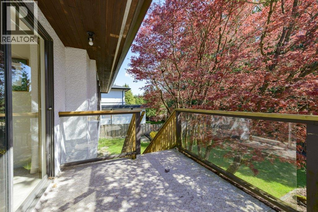 8194 Woodlake Court, Burnaby, British Columbia  V5A 3P4 - Photo 9 - R3048094