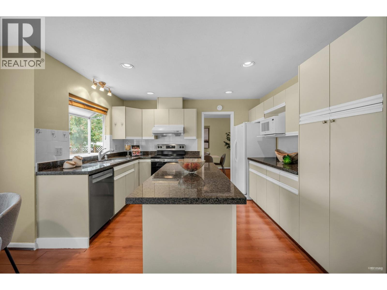 1830 Walnut Crescent, Coquitlam, British Columbia  V3J 7T5 - Photo 14 - R3048029