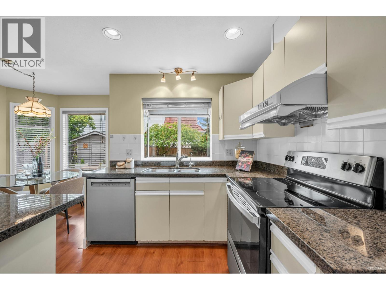 1830 Walnut Crescent, Coquitlam, British Columbia  V3J 7T5 - Photo 16 - R3048029