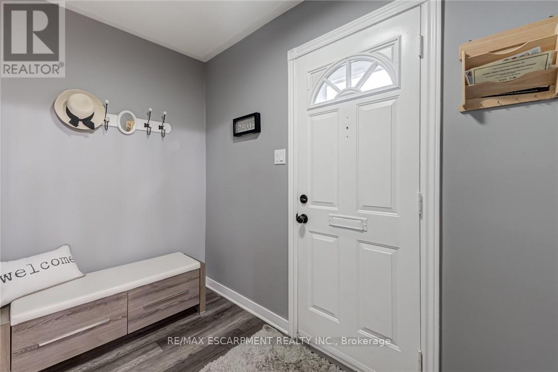 48 - 2825 Gananoque Drive, Mississauga, Ontario  L5N 1V6 - Photo 3 - W12405335