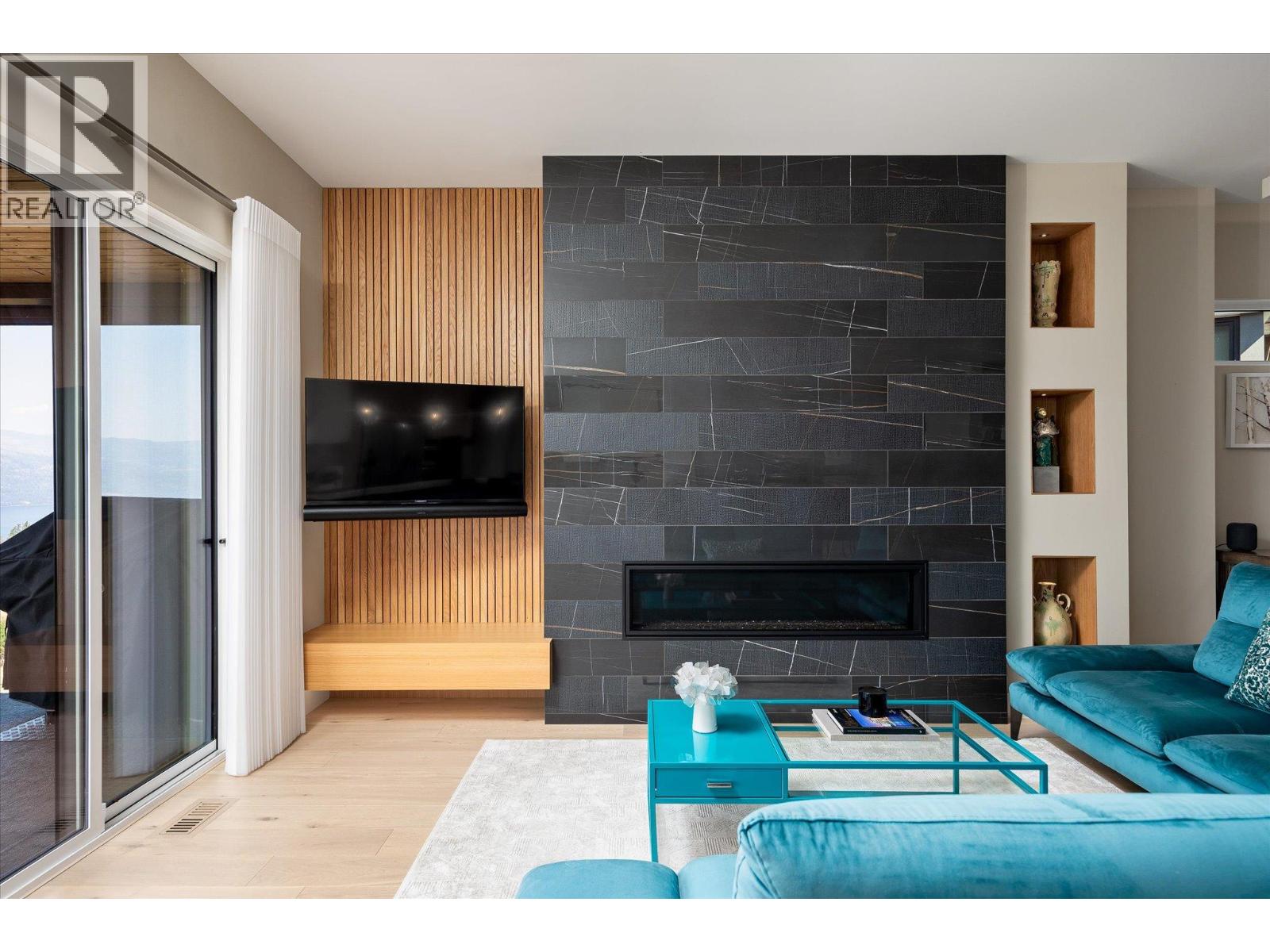 9814 Beacon Hill Crescent, Lake Country, British Columbia  V4V 0A9 - Photo 6 - 10362603