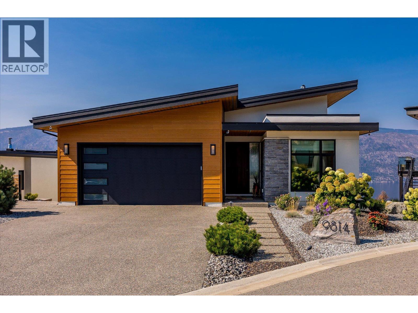 9814 Beacon Hill Crescent, Lake Country, British Columbia  V4V 0A9 - Photo 2 - 10362603