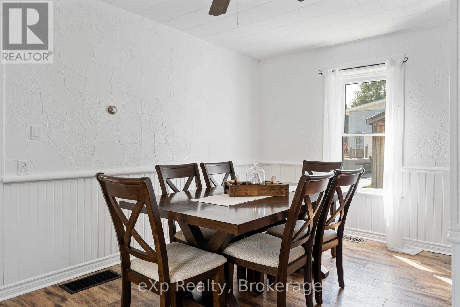 396 Mary Street, South Bruce Peninsula, Ontario  N0H 2T0 - Photo 10 - X12405365