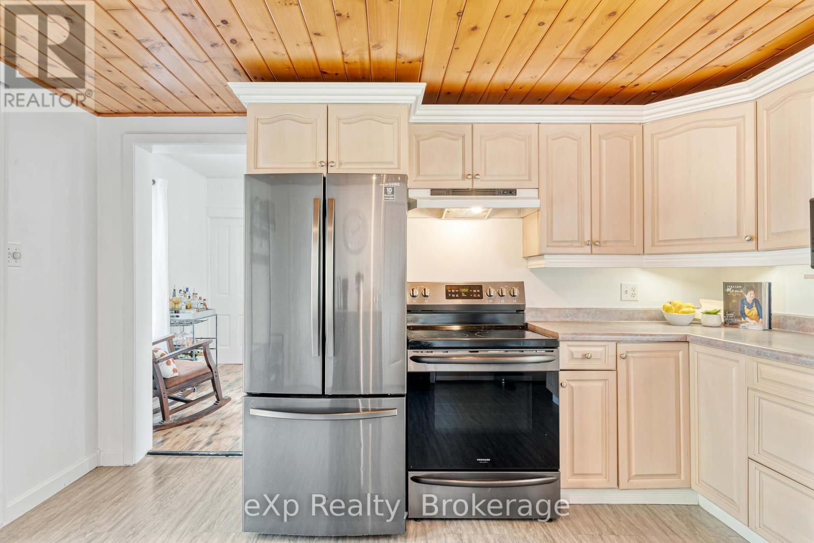 396 Mary Street, South Bruce Peninsula, Ontario  N0H 2T0 - Photo 13 - X12405365
