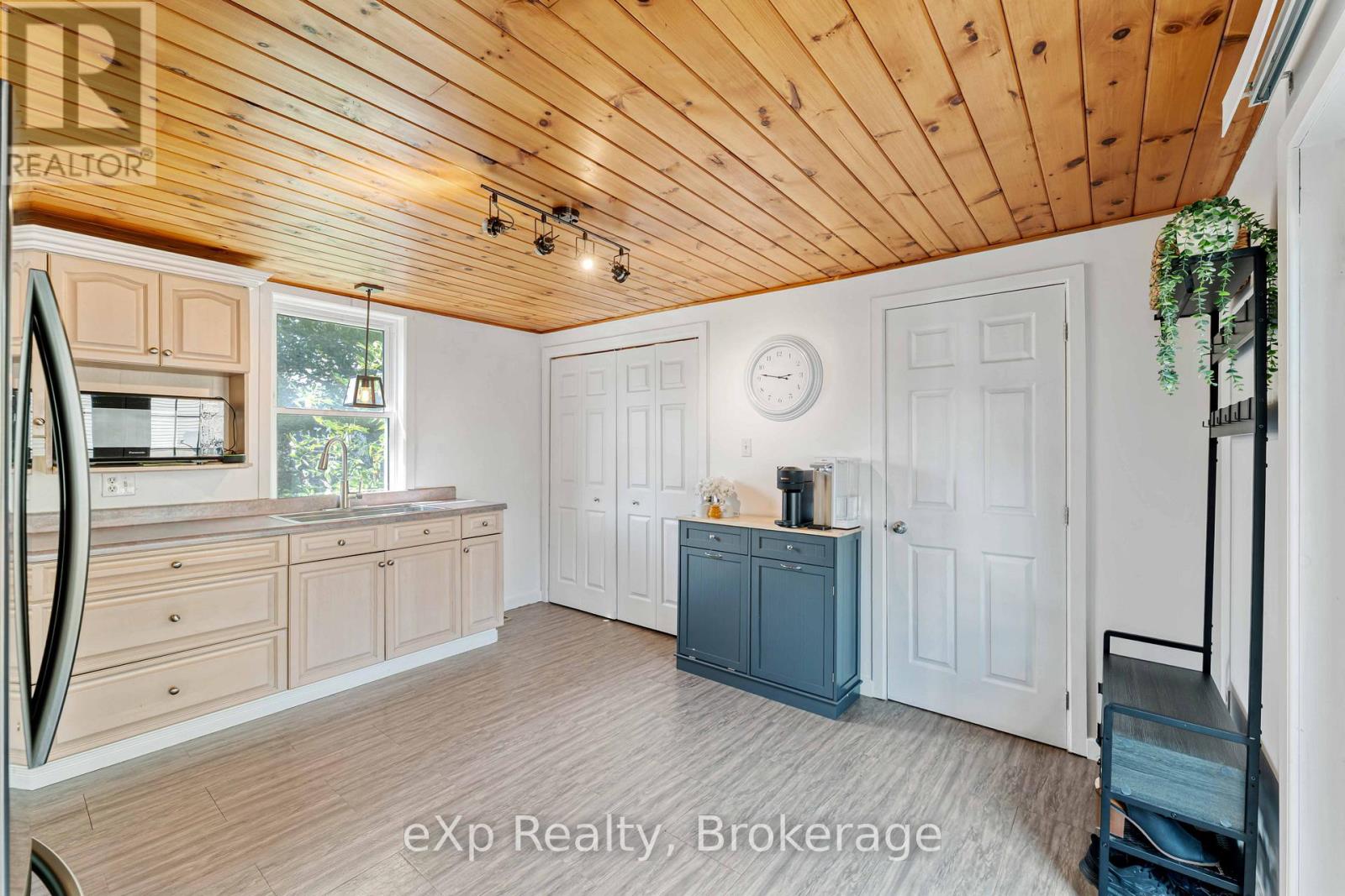 396 Mary Street, South Bruce Peninsula, Ontario  N0H 2T0 - Photo 18 - X12405365