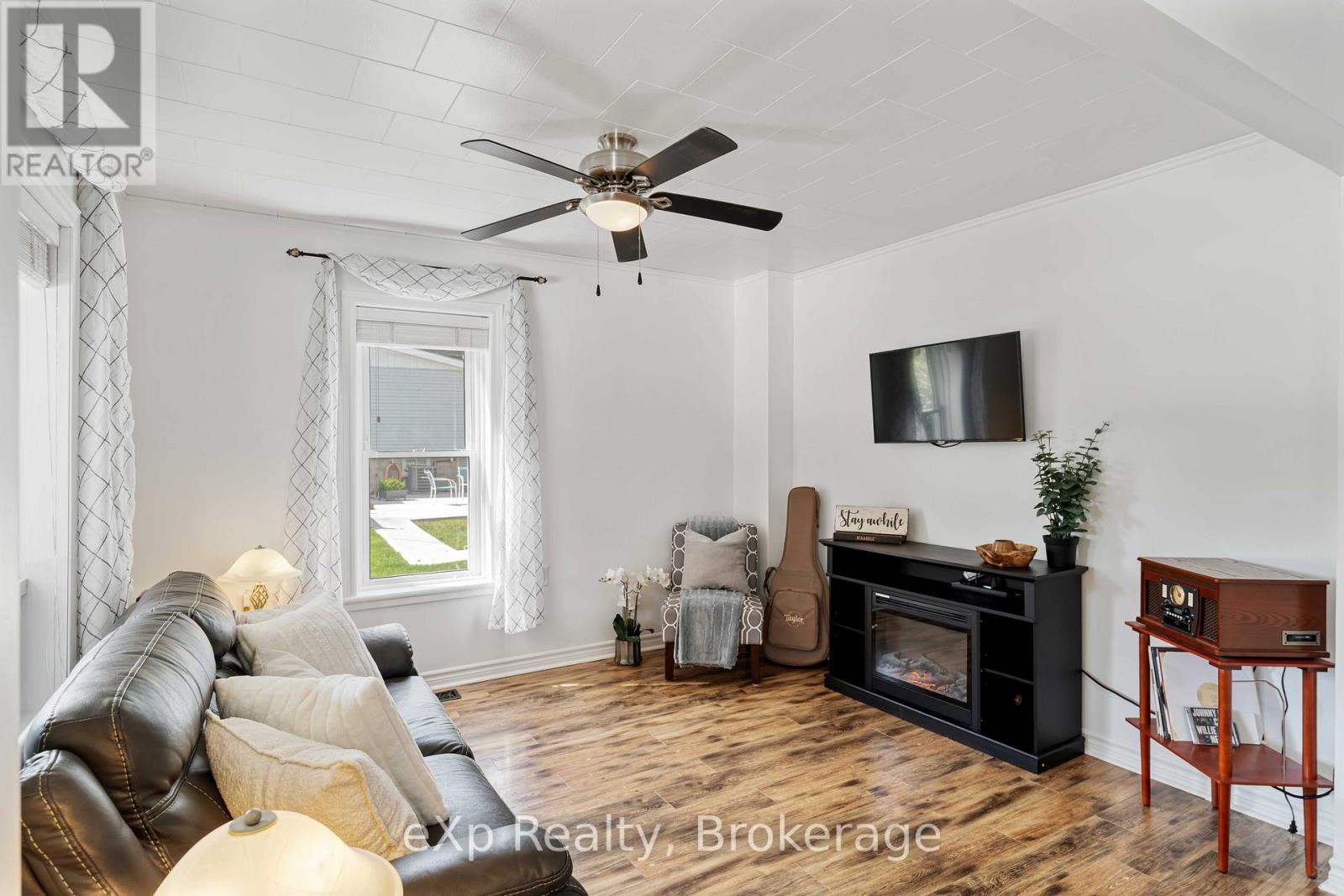 396 Mary Street, South Bruce Peninsula, Ontario  N0H 2T0 - Photo 6 - X12405365