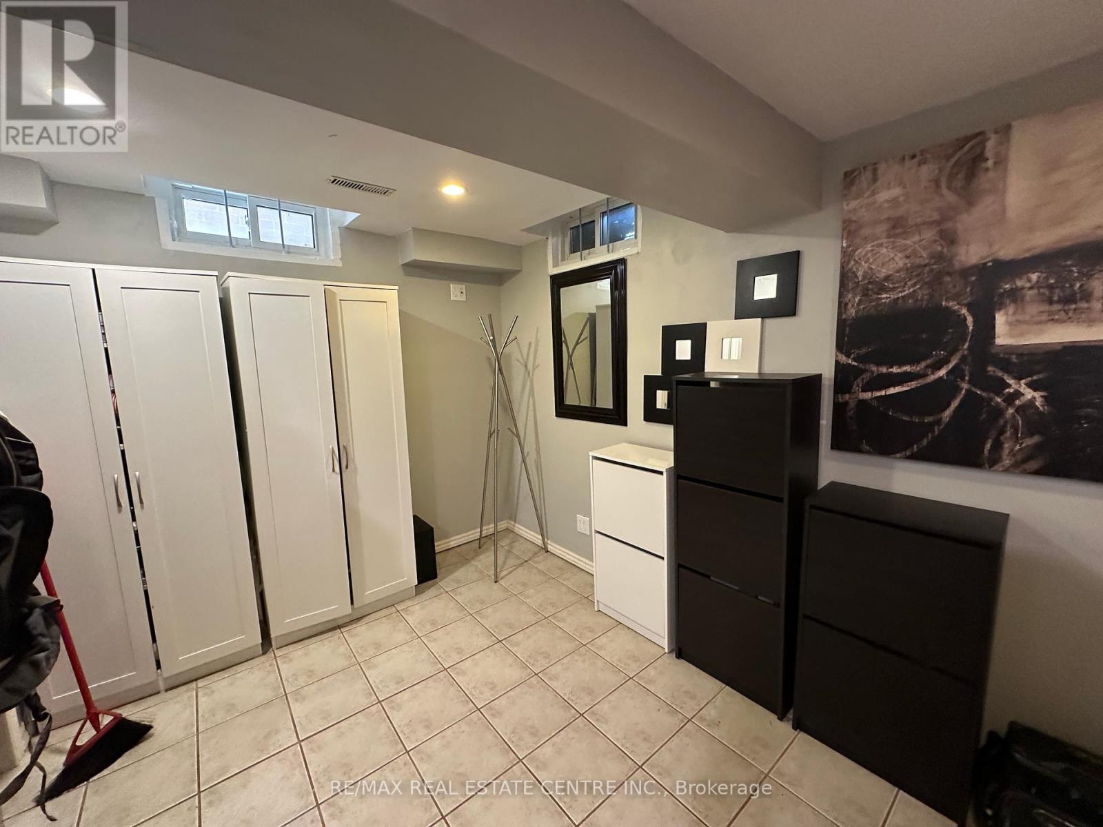 4136 Magnolia Court, Mississauga, Ontario  L5C 3K2 - Photo 13 - W12405341