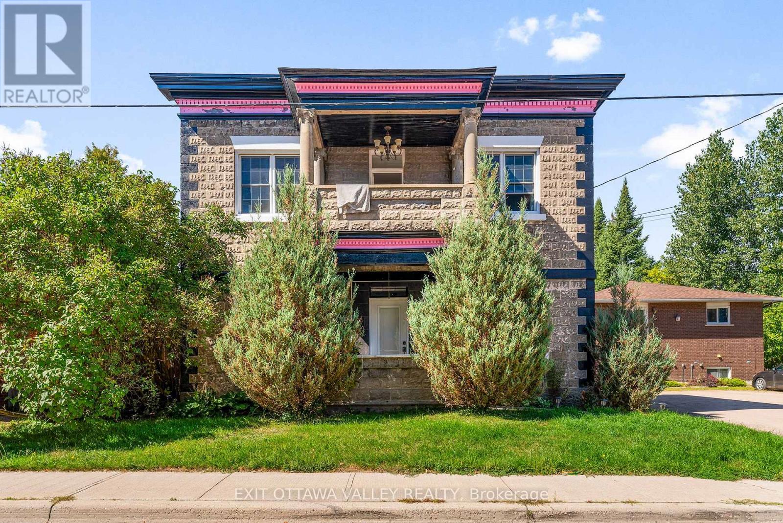 310 MURRAY STREET, Pembroke, Ontario