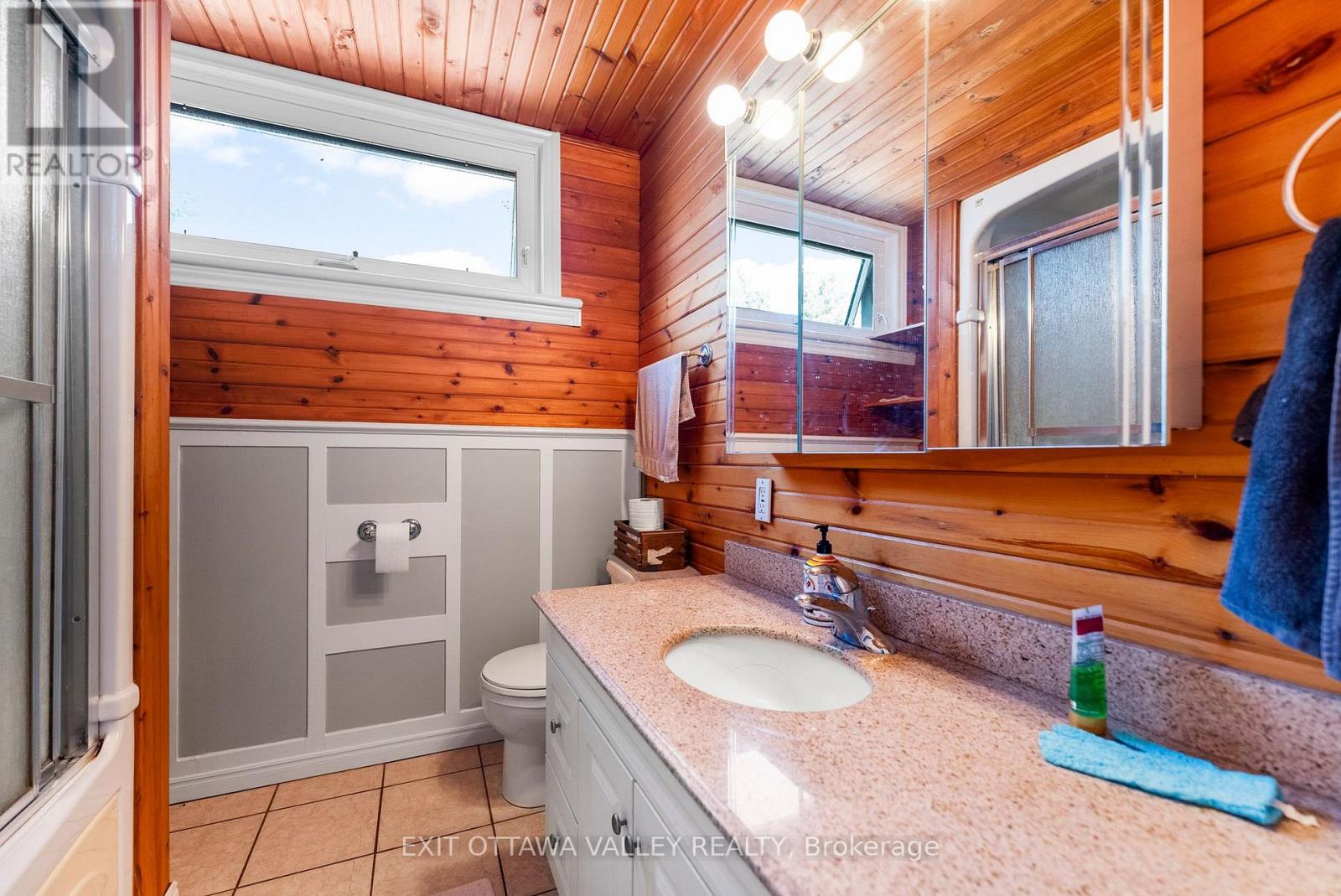 310 Murray Street, Pembroke, Ontario  K8A 4N9 - Photo 12 - X12405355