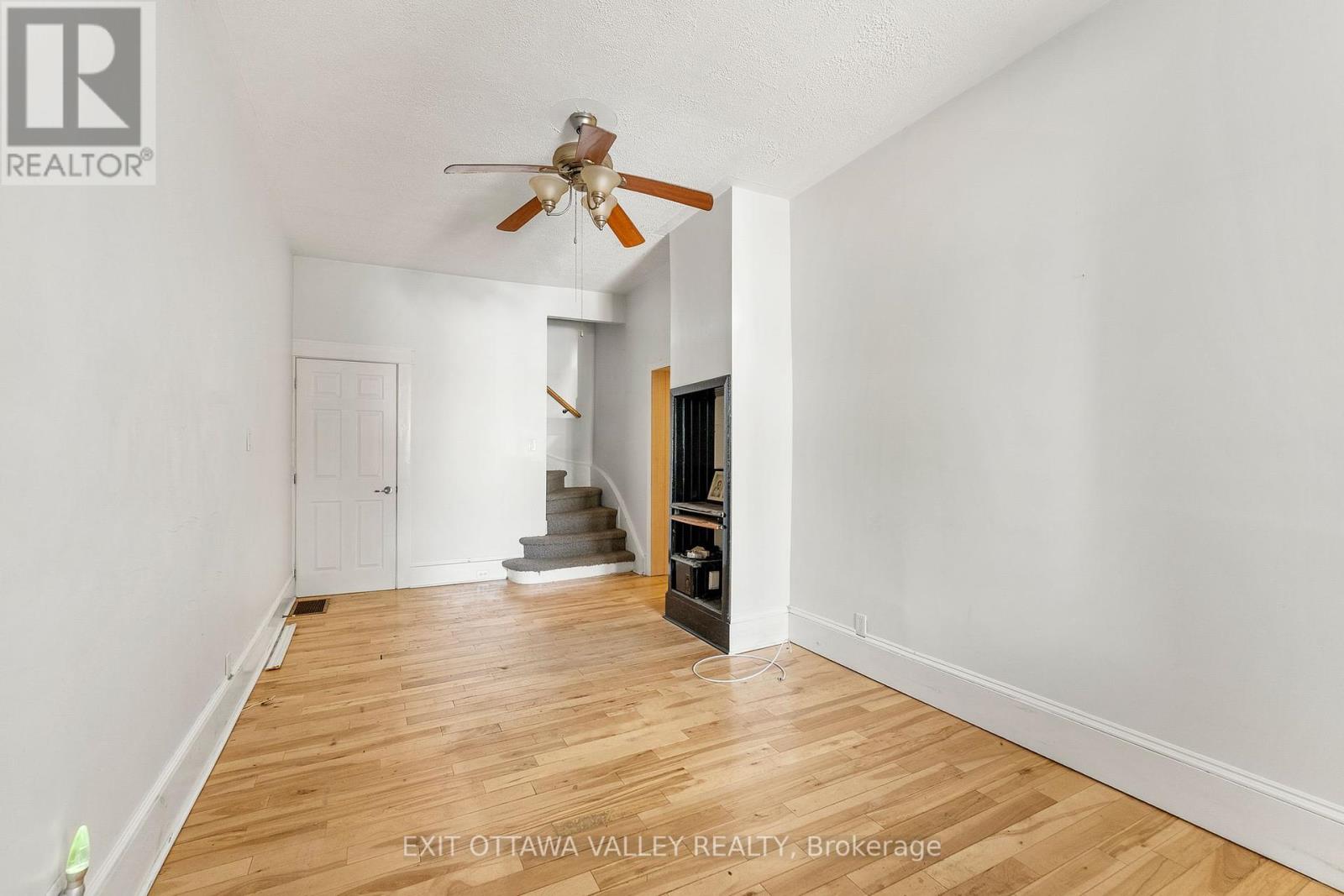 310 Murray Street, Pembroke, Ontario  K8A 4N9 - Photo 23 - X12405355