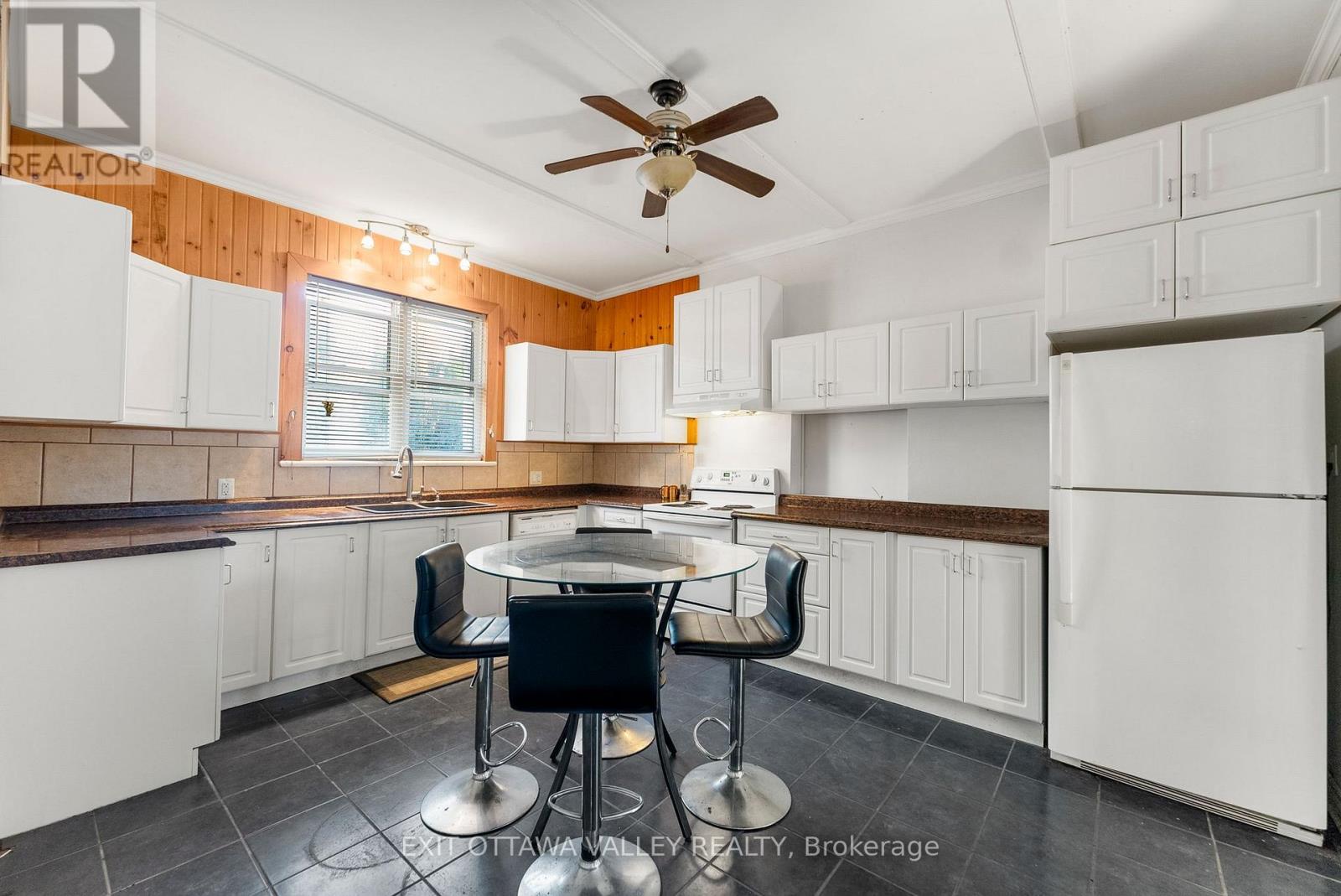 310 Murray Street, Pembroke, Ontario  K8A 4N9 - Photo 24 - X12405355