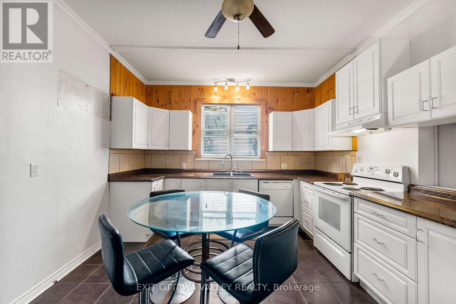310 Murray Street, Pembroke, Ontario  K8A 4N9 - Photo 25 - X12405355