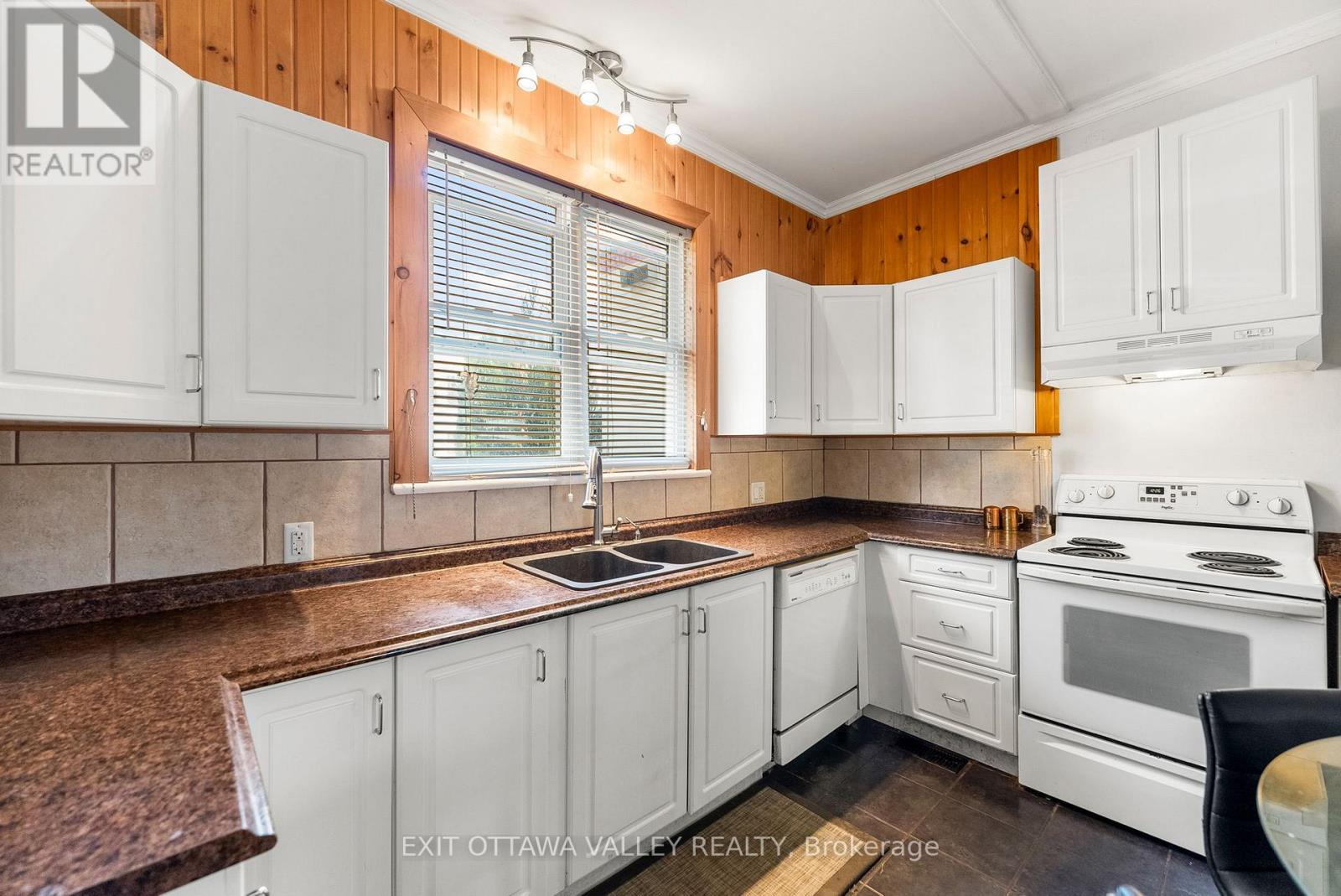 310 Murray Street, Pembroke, Ontario  K8A 4N9 - Photo 26 - X12405355