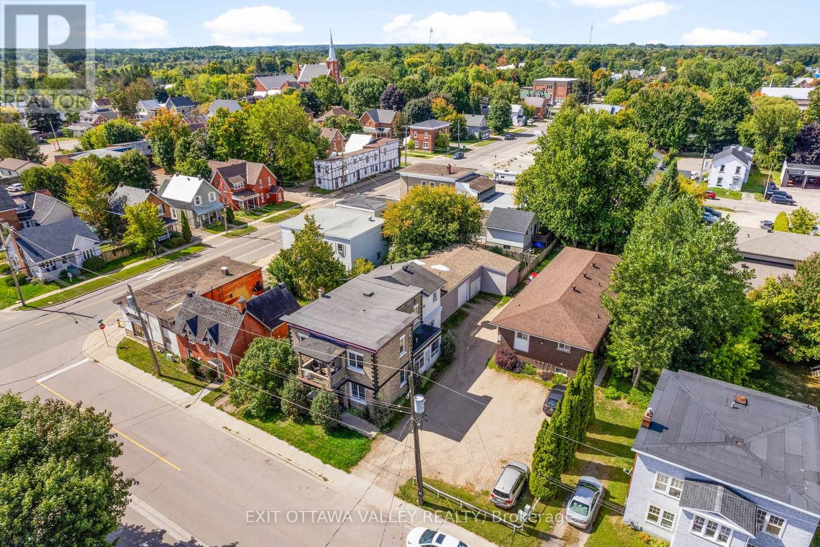 310 Murray Street, Pembroke, Ontario  K8A 4N9 - Photo 3 - X12405355