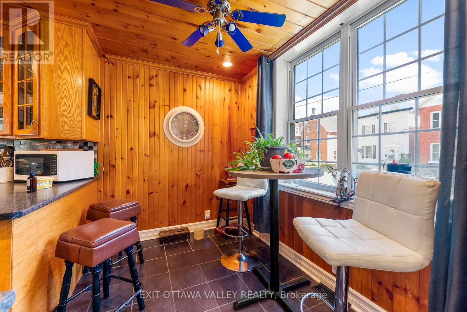 310 Murray Street, Pembroke, Ontario  K8A 4N9 - Photo 8 - X12405355