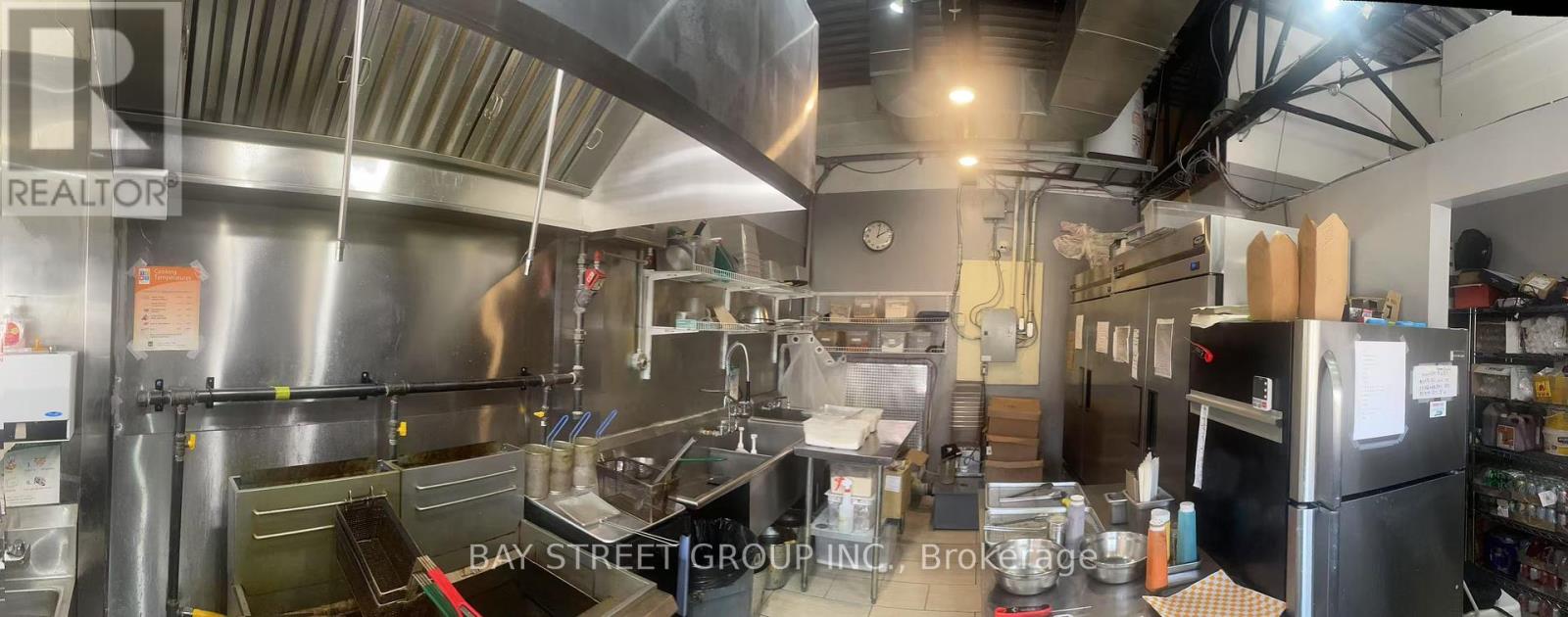 1050 King Street W, Hamilton (Westdale), Ontario  L8S 1L5 - Photo 3 - X12405329
