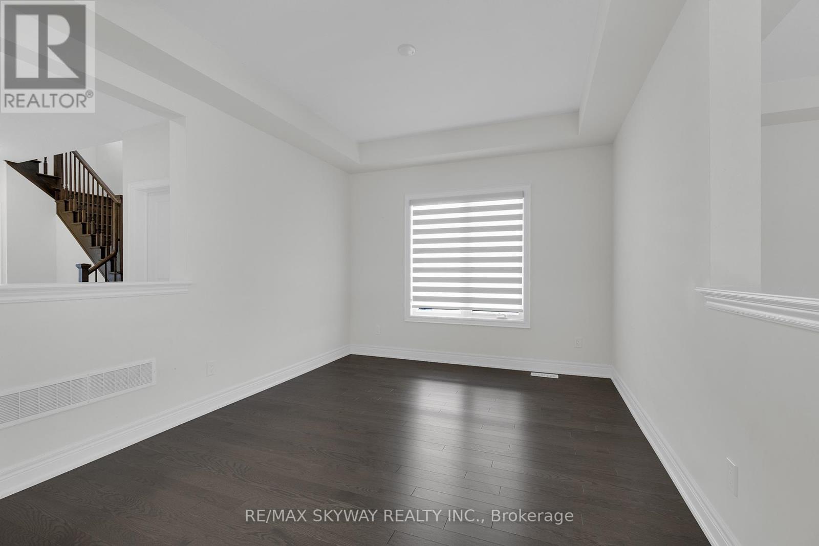 27 Monarch Street, Welland, Ontario  L3C 0E6 - Photo 10 - X12405331