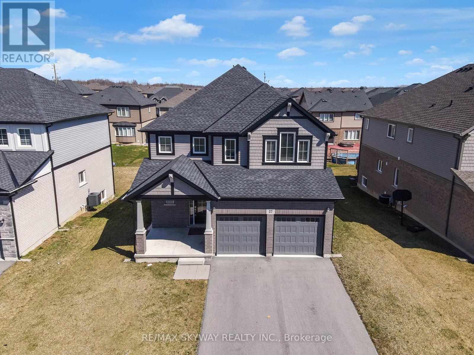 27 Monarch Street, Welland, Ontario  L3C 0E6 - Photo 2 - X12405331