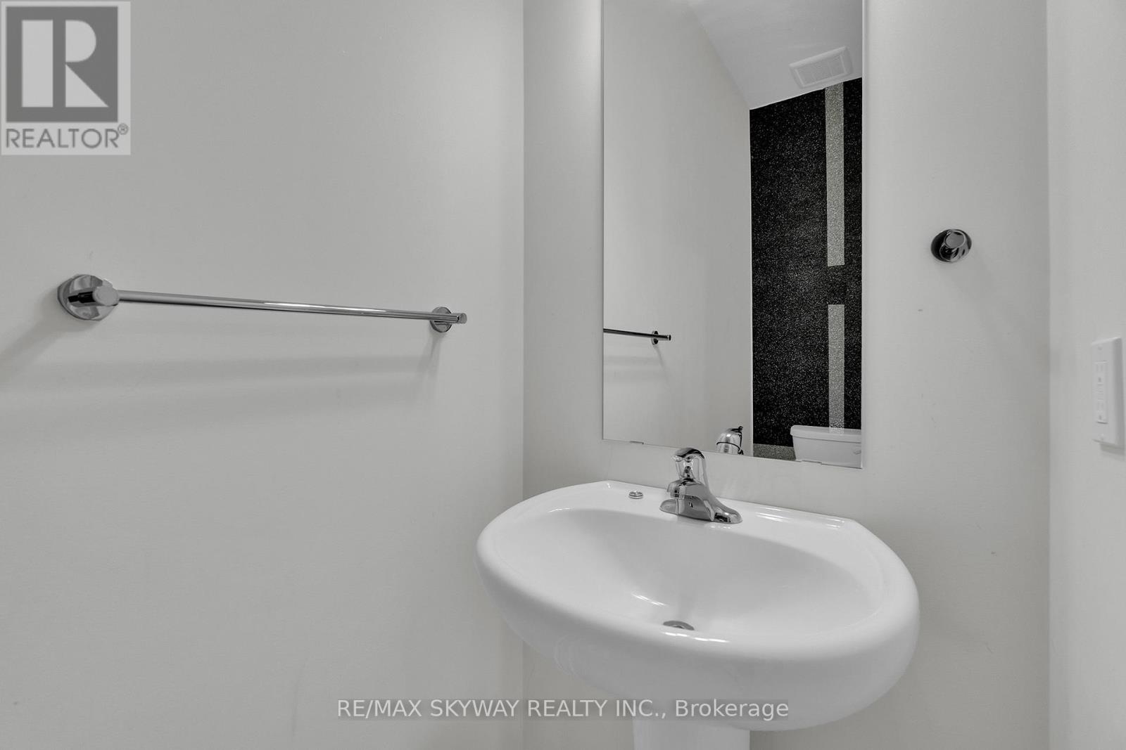 27 Monarch Street, Welland, Ontario  L3C 0E6 - Photo 24 - X12405331