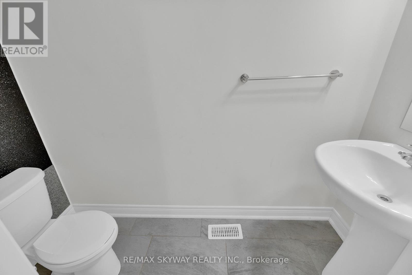 27 Monarch Street, Welland, Ontario  L3C 0E6 - Photo 25 - X12405331