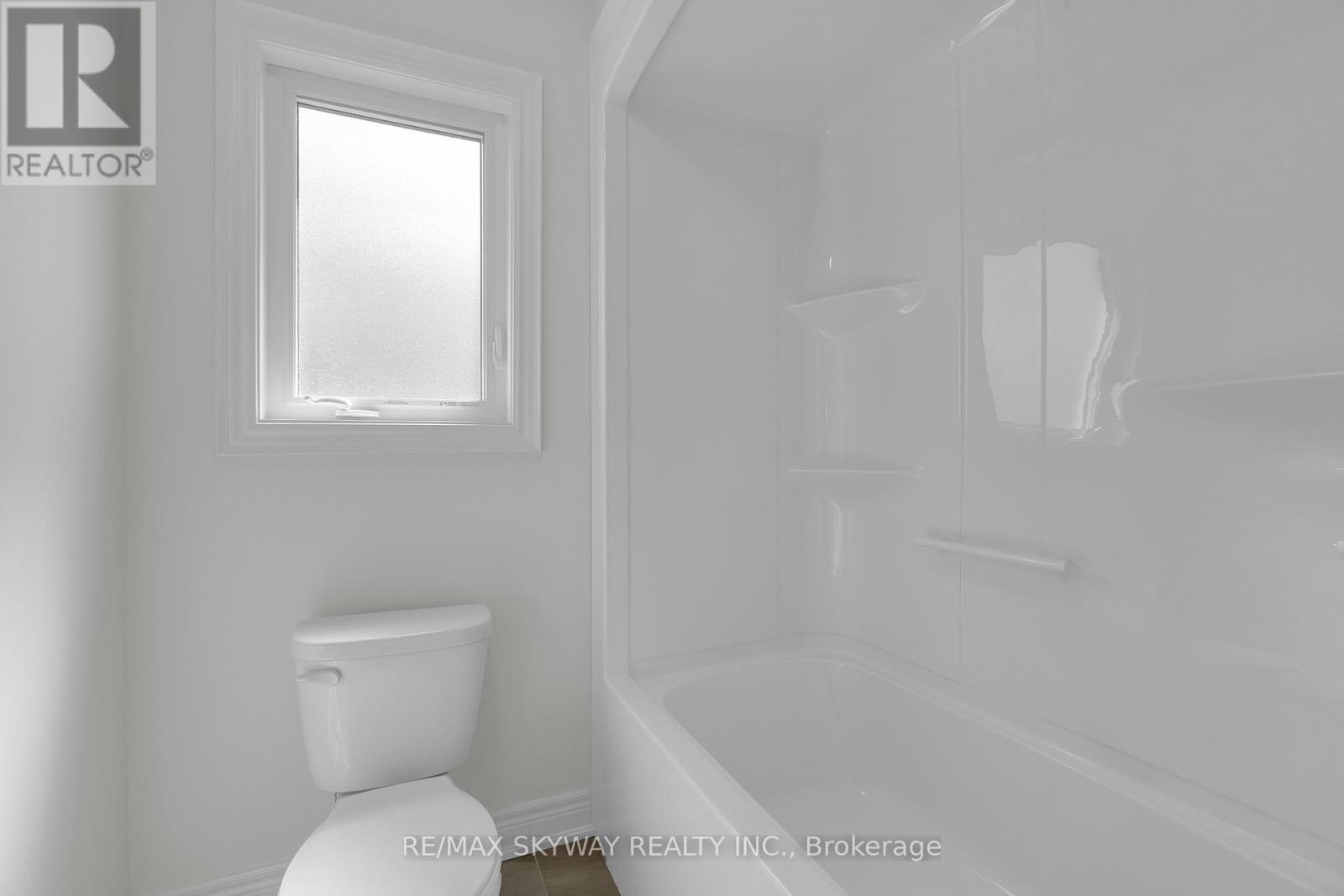 27 Monarch Street, Welland, Ontario  L3C 0E6 - Photo 35 - X12405331