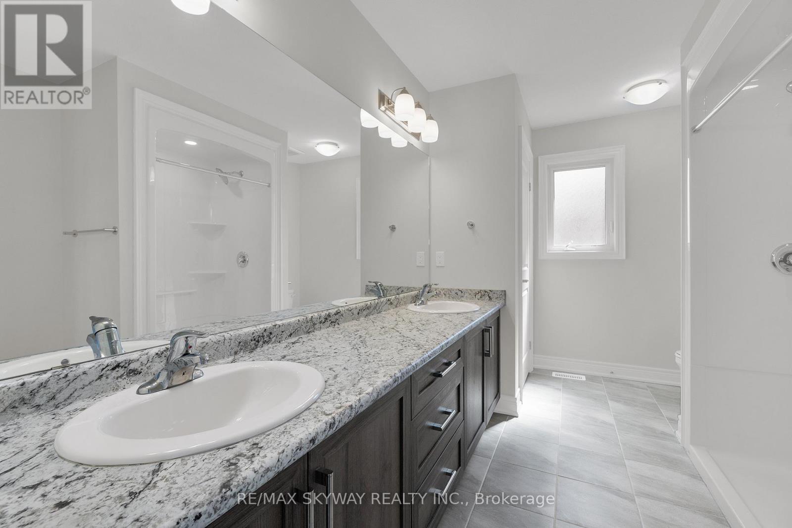 27 Monarch Street, Welland, Ontario  L3C 0E6 - Photo 39 - X12405331