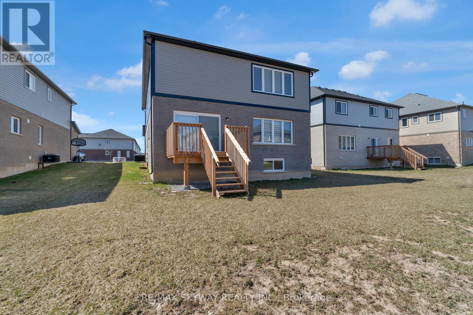 27 Monarch Street, Welland, Ontario  L3C 0E6 - Photo 46 - X12405331