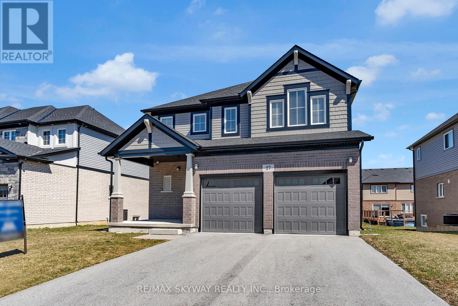 27 Monarch Street, Welland, Ontario  L3C 0E6 - Photo 5 - X12405331