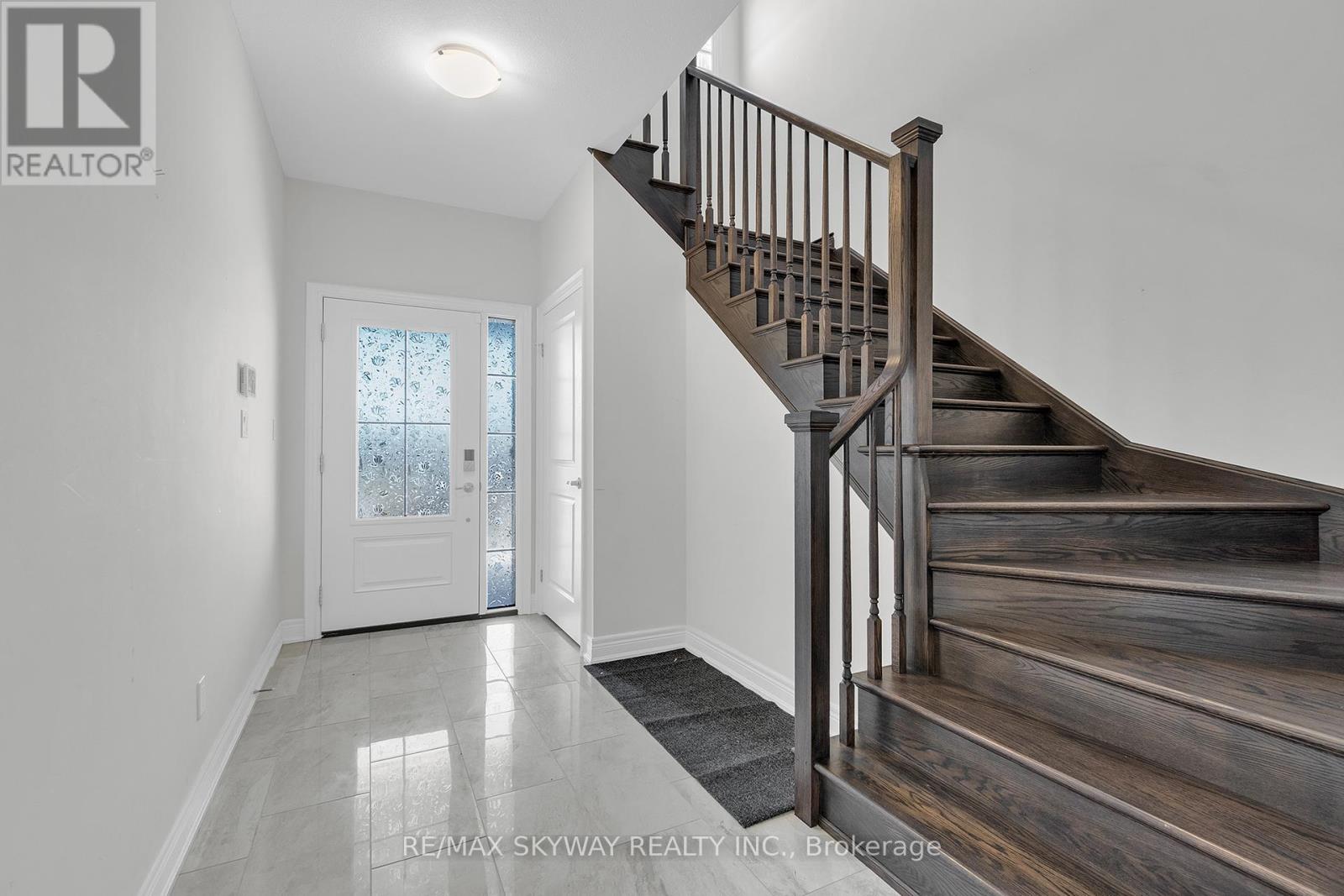 27 Monarch Street, Welland, Ontario  L3C 0E6 - Photo 7 - X12405331