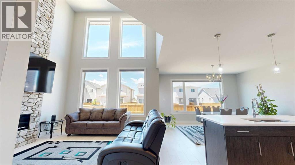 Property at 2508 45 Street S image 3