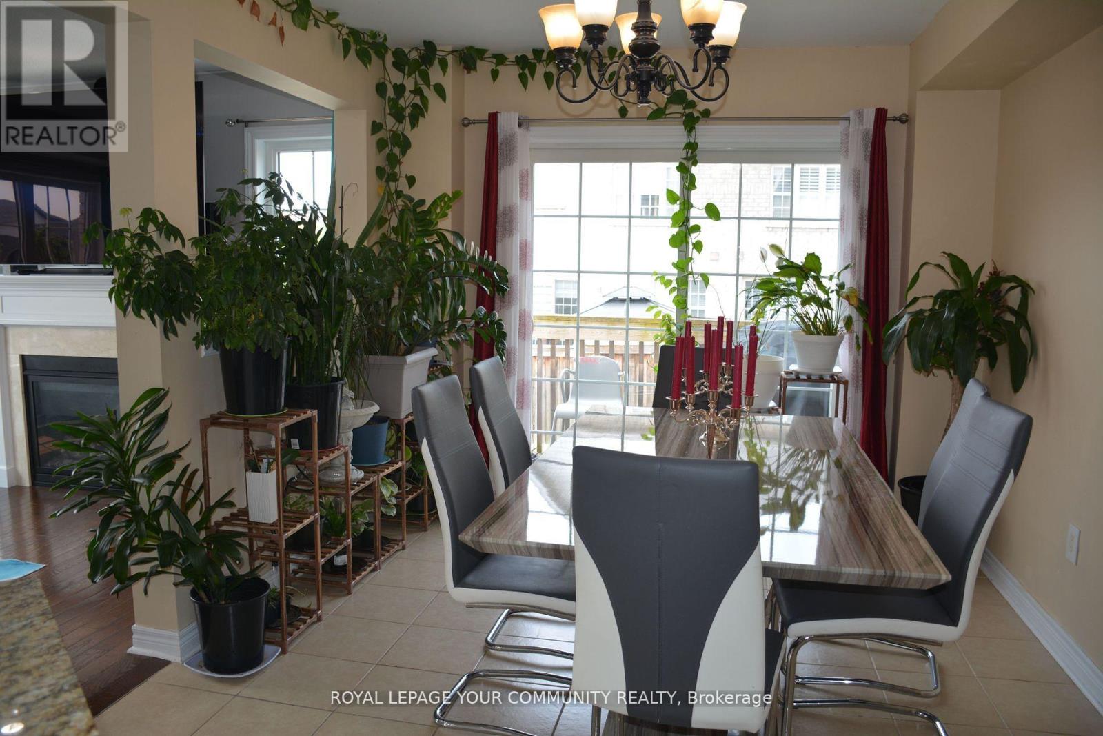 2 Herefordshire Crescent, Newmarket (Woodland Hill), Ontario  L9N 0B4 - Photo 20 - N12405360