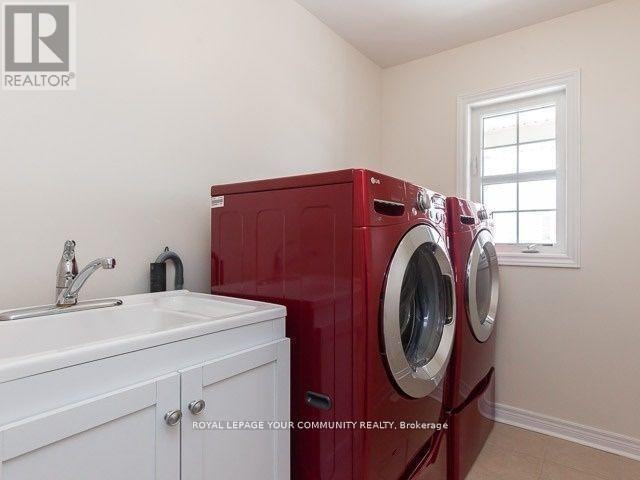 2 Herefordshire Crescent, Newmarket (Woodland Hill), Ontario  L9N 0B4 - Photo 31 - N12405360