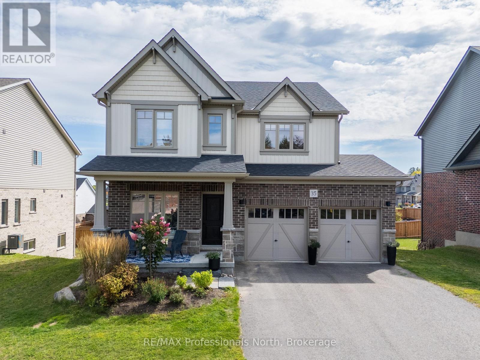 35 WOODSTREAM DRIVE, Huntsville, Ontario