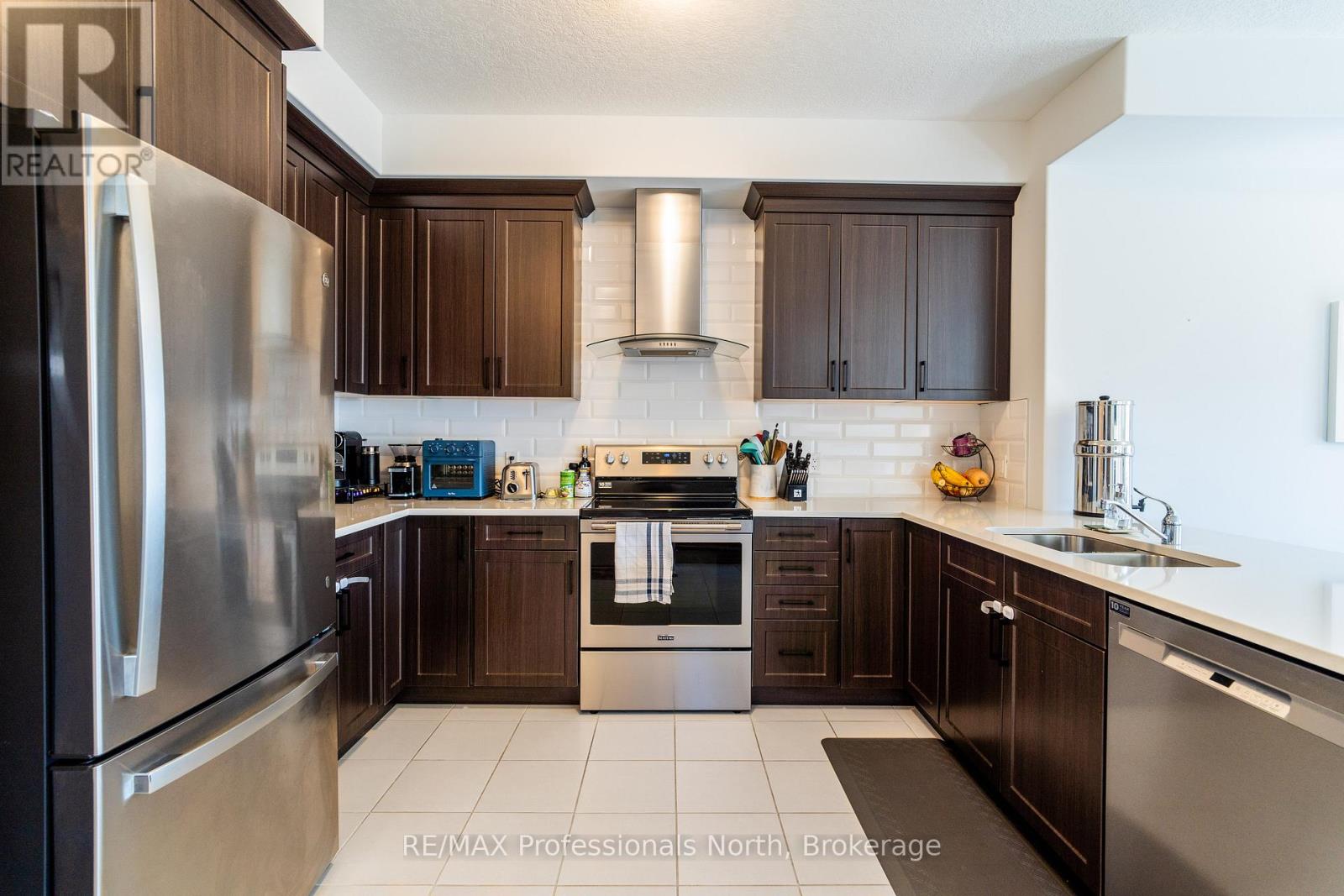 35 Woodstream Drive, Huntsville, Ontario  P0A 1B7 - Photo 7 - X12405400