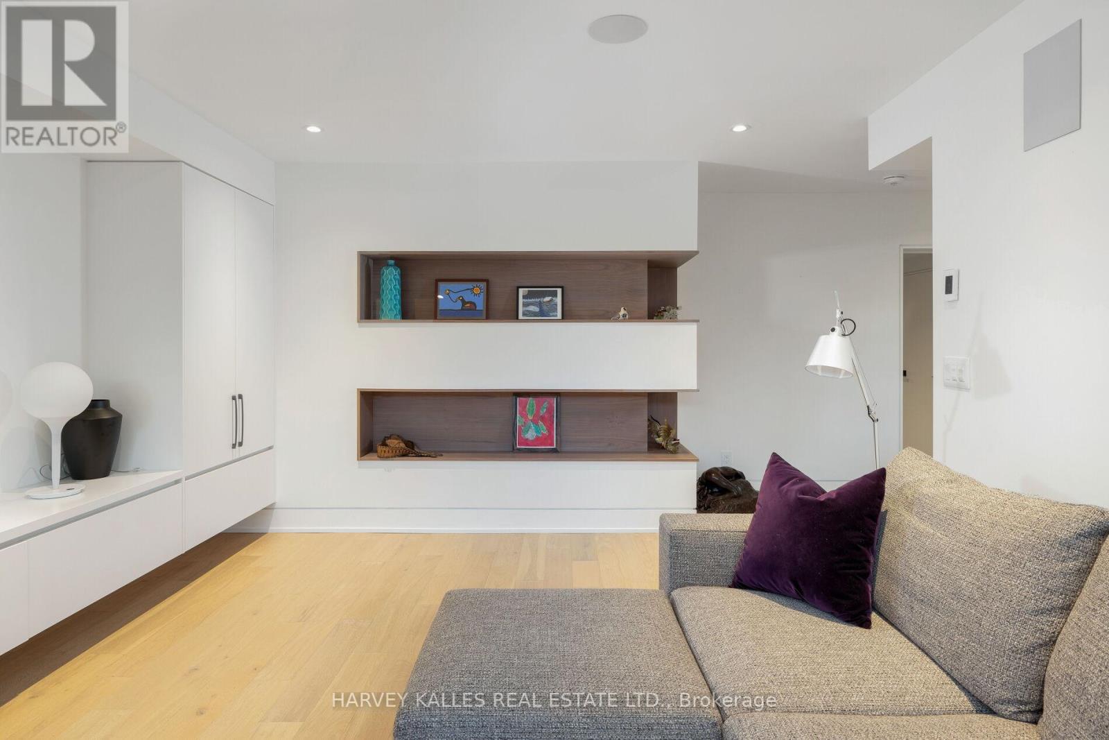 30 Edenbrook Hill, Toronto (Edenbridge-Humber Valley), Ontario  M9A 3Z6 - Photo 44 - W12405349