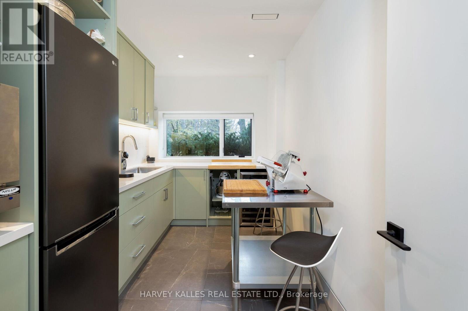 30 Edenbrook Hill, Toronto (Edenbridge-Humber Valley), Ontario  M9A 3Z6 - Photo 47 - W12405349