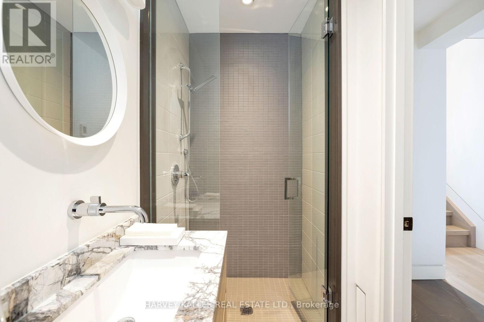 30 Edenbrook Hill, Toronto (Edenbridge-Humber Valley), Ontario  M9A 3Z6 - Photo 49 - W12405349