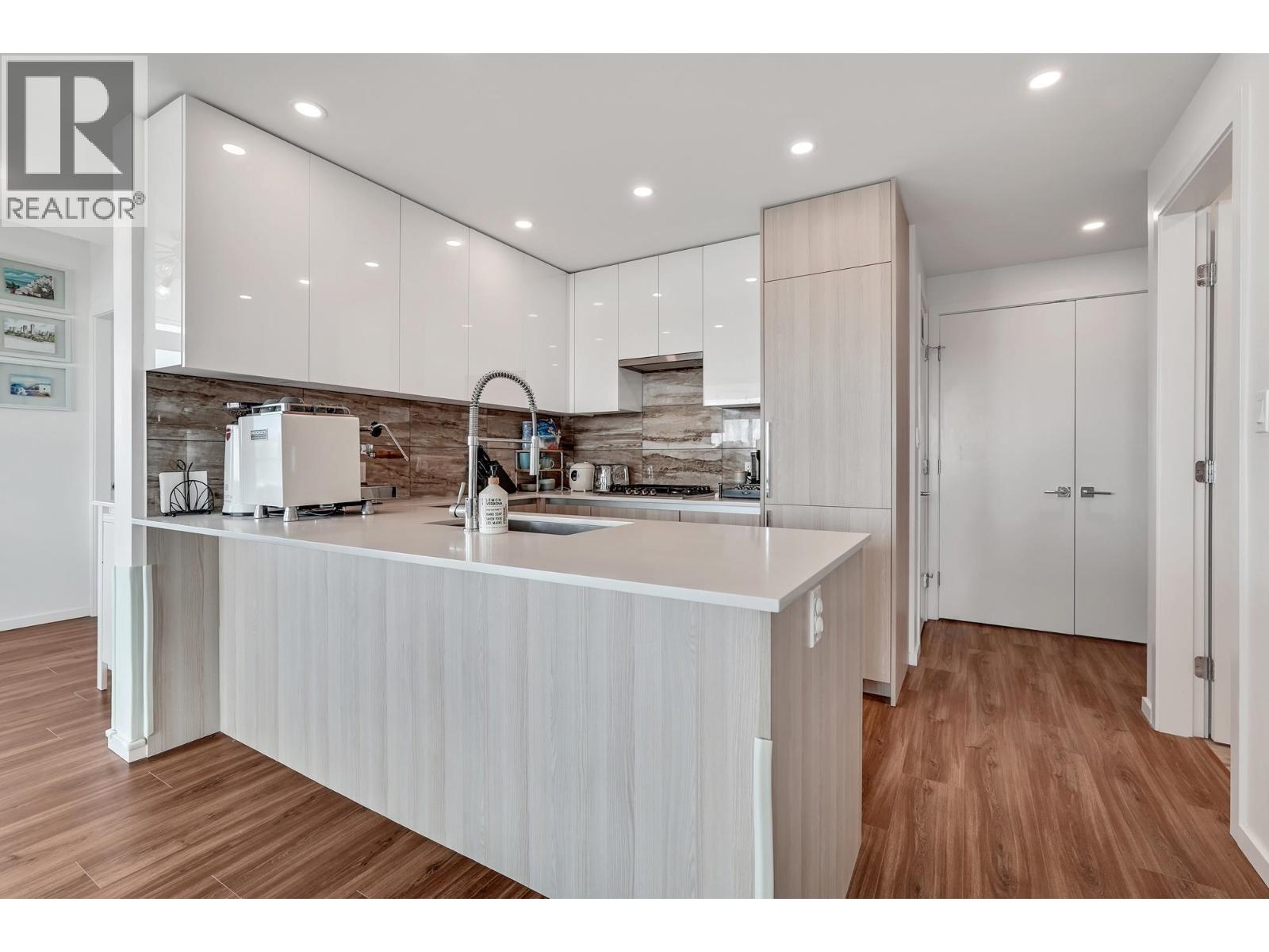 1209 1888 Gilmore Avenue, Burnaby, British Columbia  V5C 0L2 - Photo 9 - R3048206