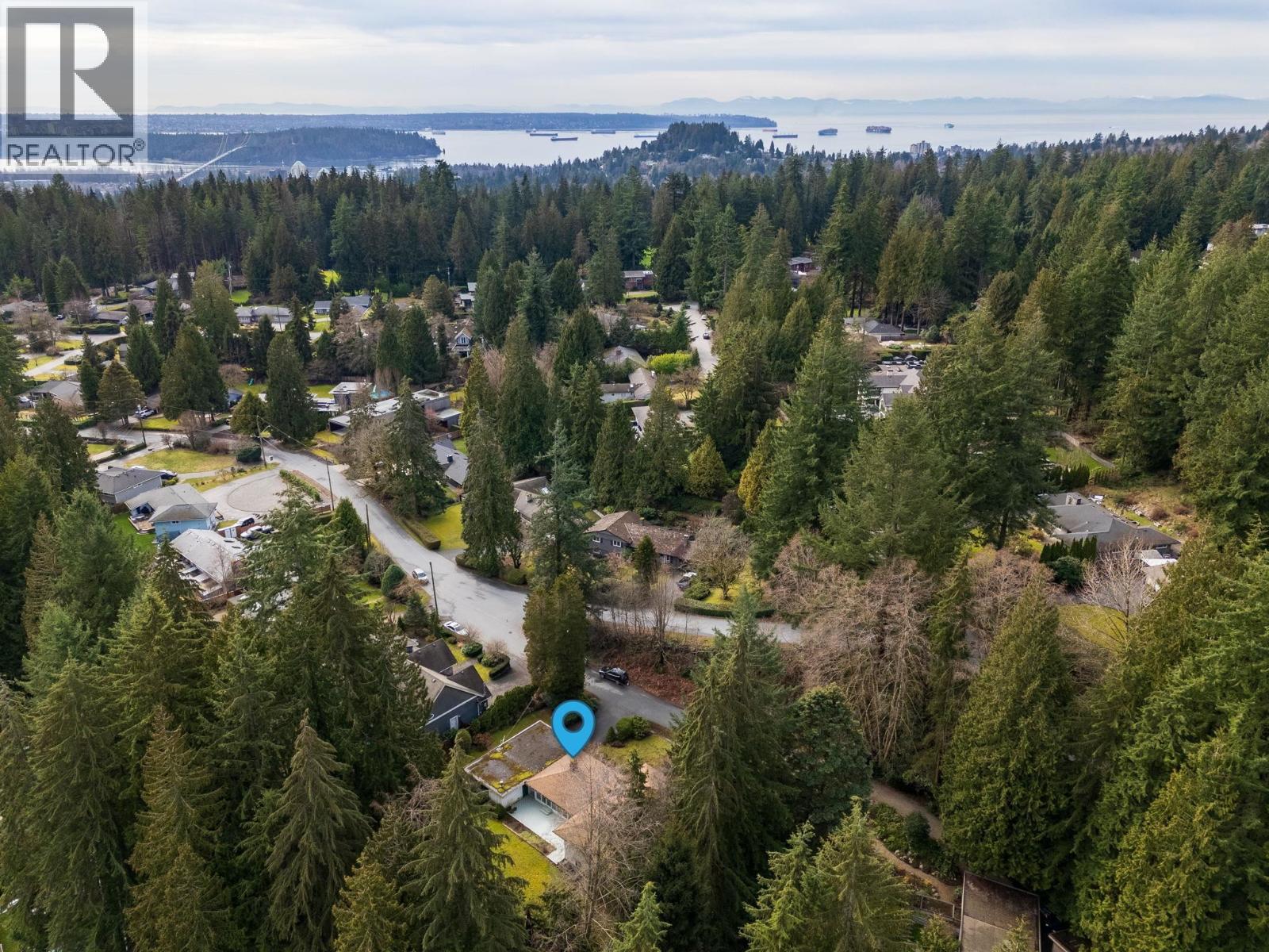350 ST JAMES CRESCENT, West Vancouver, British Columbia