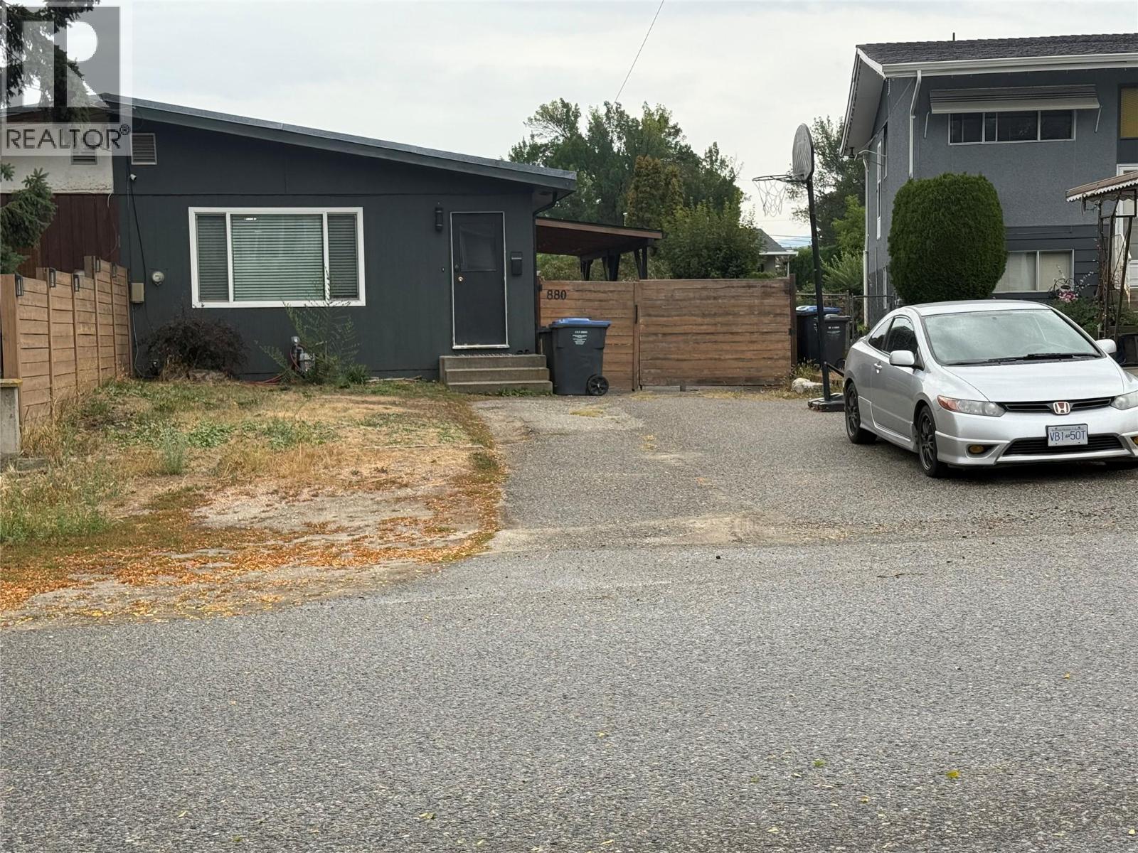 880 Hollydell Road, Kelowna, British Columbia