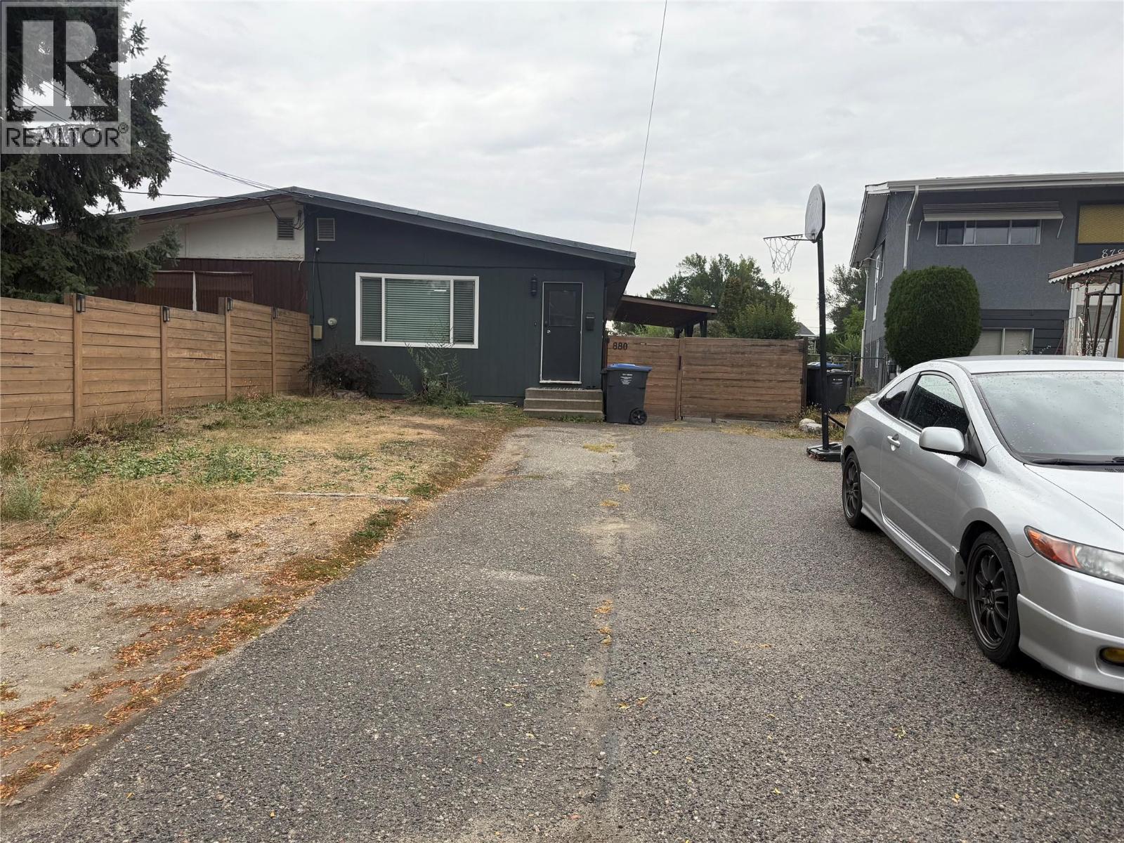 880 Hollydell Road, Kelowna, British Columbia  V1X 1L7 - Photo 2 - 10362875