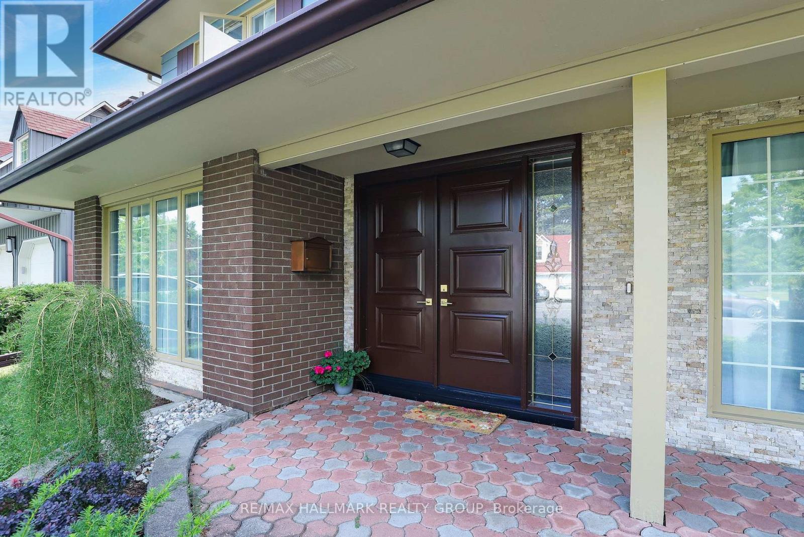 1712 Playfair Drive, Ottawa, Ontario  K1H 5S6 - Photo 5 - X12405421
