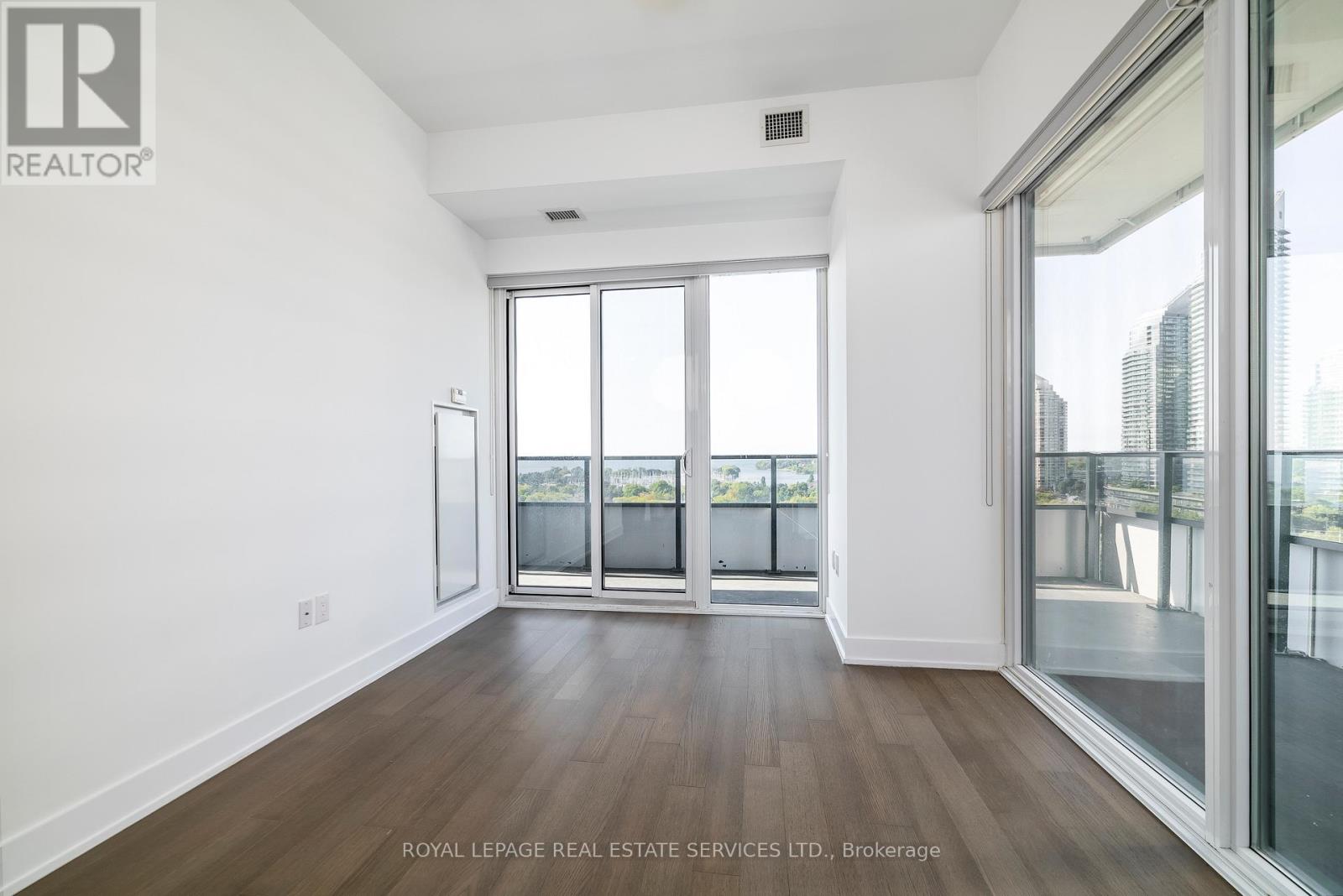 1002 - 20 Shore Breeze Drive, Toronto (Mimico), Ontario  M8V 0C7 - Photo 4 - W12405395