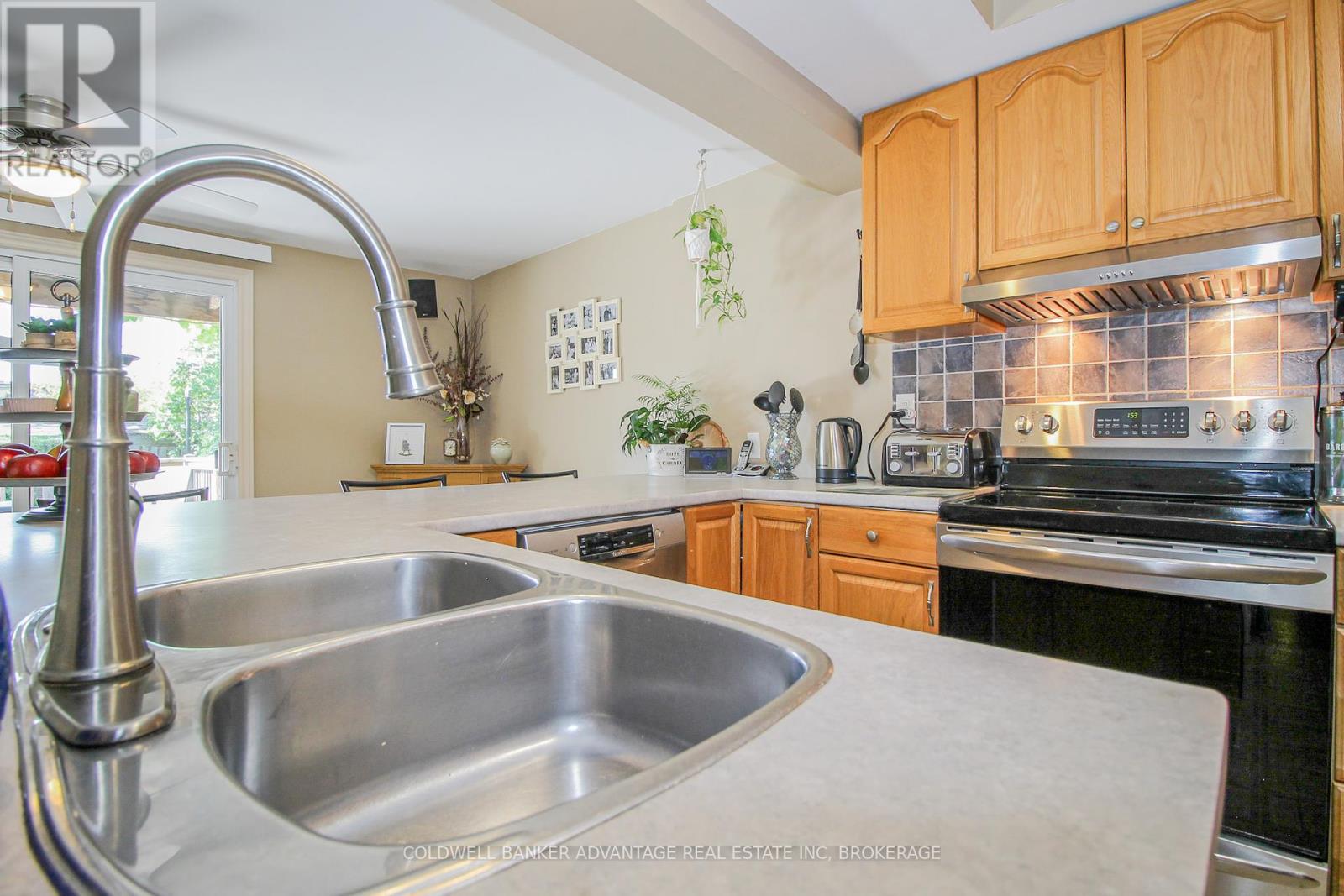 43 Gram Avenue, Welland, Ontario  L3C 1H5 - Photo 10 - X12405430