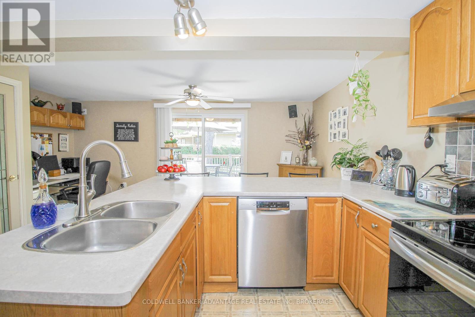 43 Gram Avenue, Welland, Ontario  L3C 1H5 - Photo 11 - X12405430