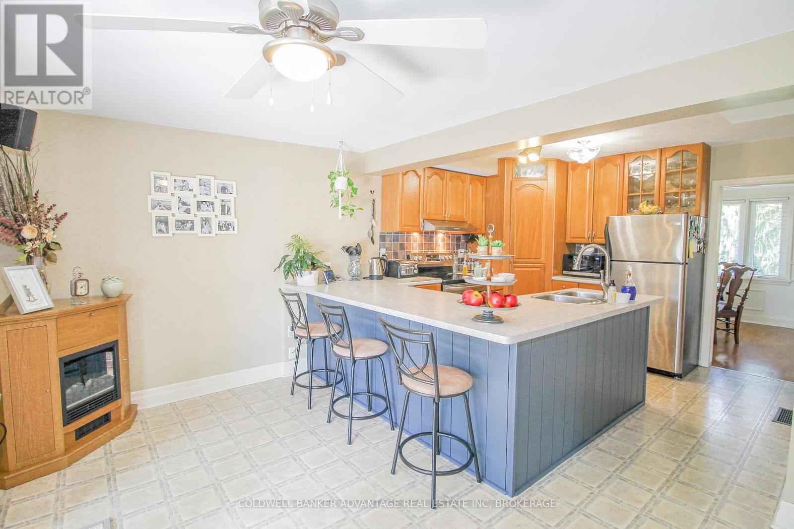 43 Gram Avenue, Welland, Ontario  L3C 1H5 - Photo 12 - X12405430