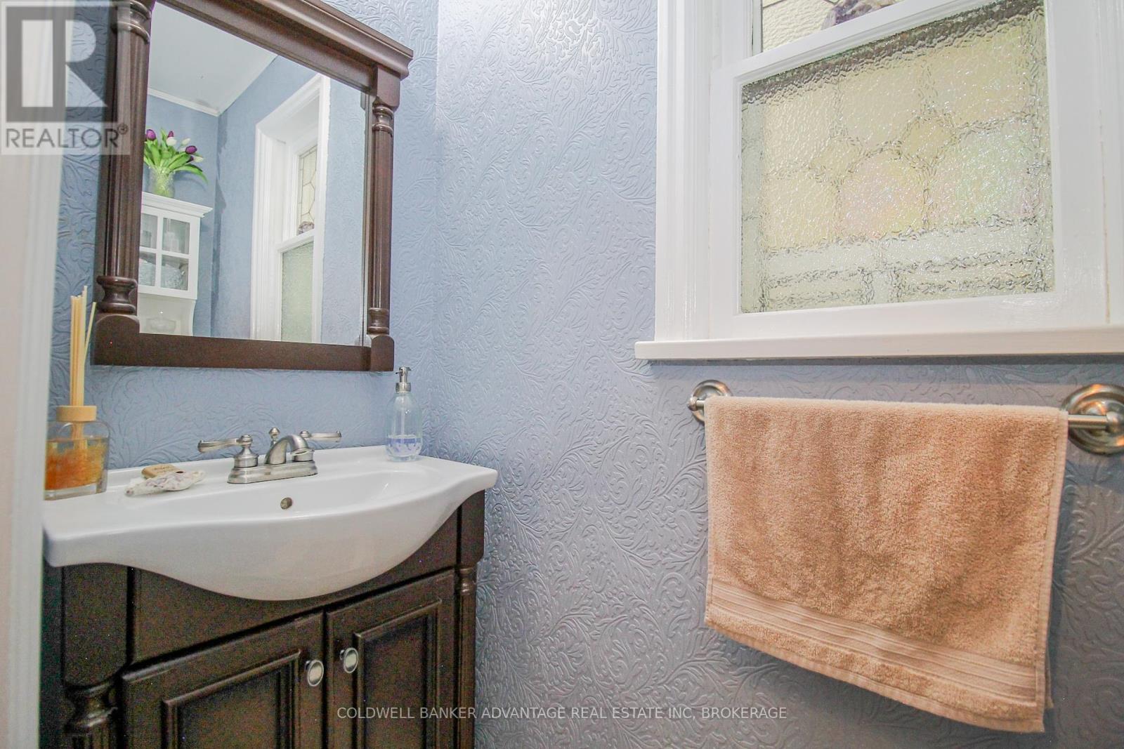 43 Gram Avenue, Welland, Ontario  L3C 1H5 - Photo 19 - X12405430